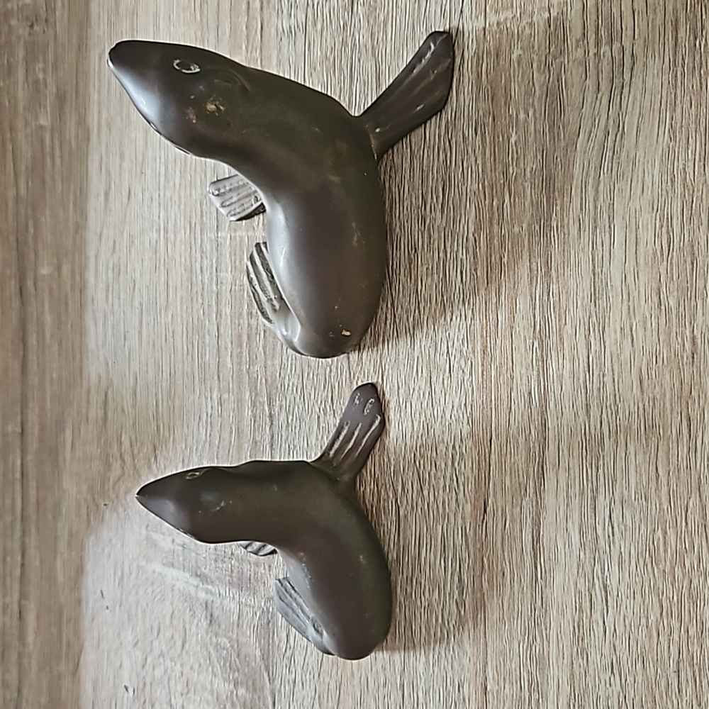 Set of Mother and Baby Sea Lions Paper Weight or Office Decor - Picture 5 of 7